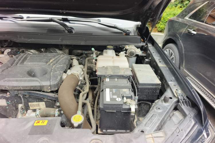 Used JMC DaDao 2024 Gantaner 2.3T Diesel Automatic 4x4 Boundless Edition Engine Bay Left