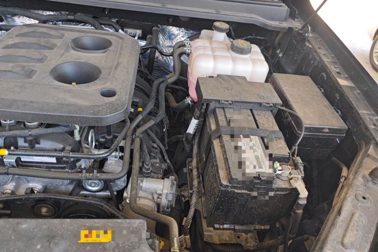 Used JMC DaDao 2024 Explorer 2.3T Gasoline Automatic 4x4 Extreme Edition Engine Bay Left