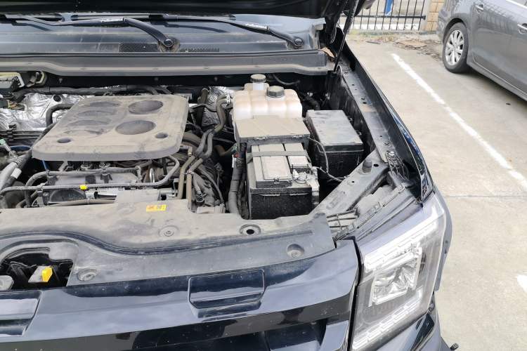 Used JMC DaDao 2024 Explorer 2.3T Gasoline Automatic 4x4 Extreme Edition Engine Bay Left