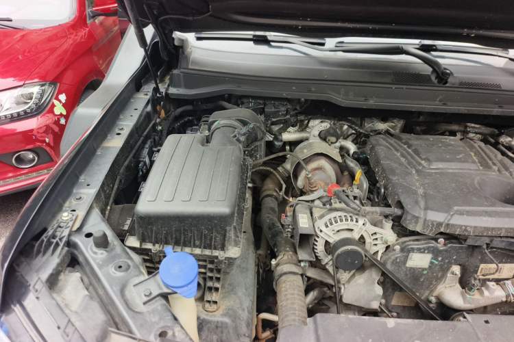 Used JMC DaDao 2024 Gantaner 2.3T Diesel Automatic 4x4 Boundless Edition Engine Bay Right