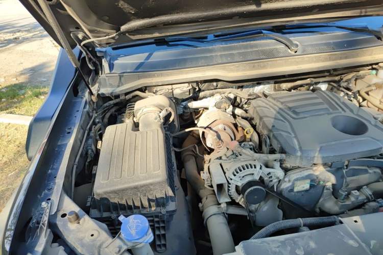 Used JMC DaDao 2024 Explorer 2.3T Diesel Automatic 4x4 Extreme Edition Engine Bay Right