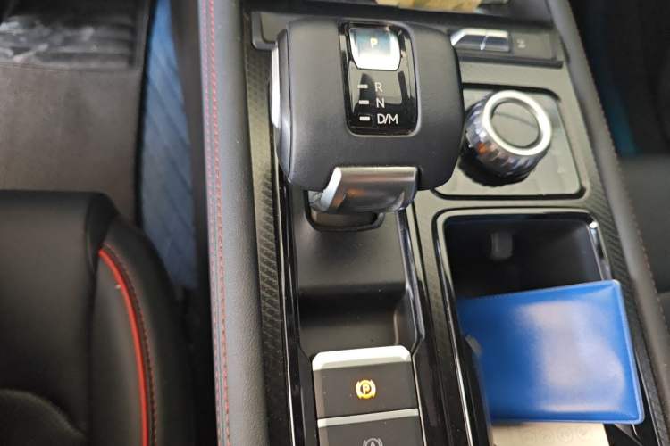 Used JMC DaDao 2024 Explorer 2.3T Gasoline Automatic 4x4 Extreme Edition Gear Lever