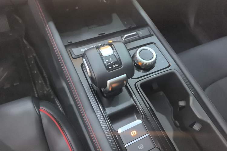 Used JMC DaDao 2024 Gantaner 2.3T Diesel Automatic 4x4 Boundless Edition Gear Lever