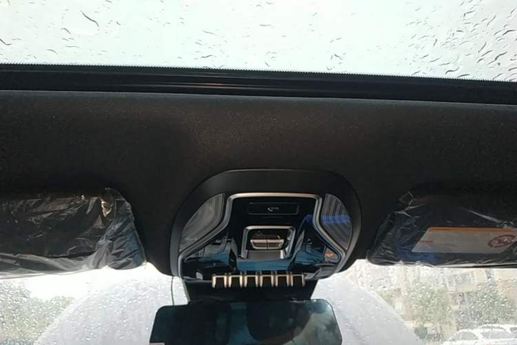 Used JMC DaDao 2024 Gantaner 2.3T Diesel Automatic 4x4 Boundless Edition Headliner
