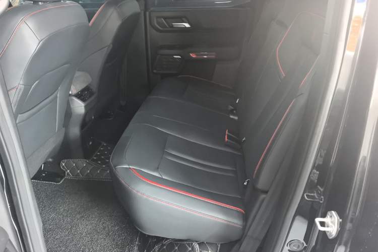 Used JMC DaDao 2024 Gantaner 2.3T Diesel Automatic 4x4 Boundless Edition Interior 4