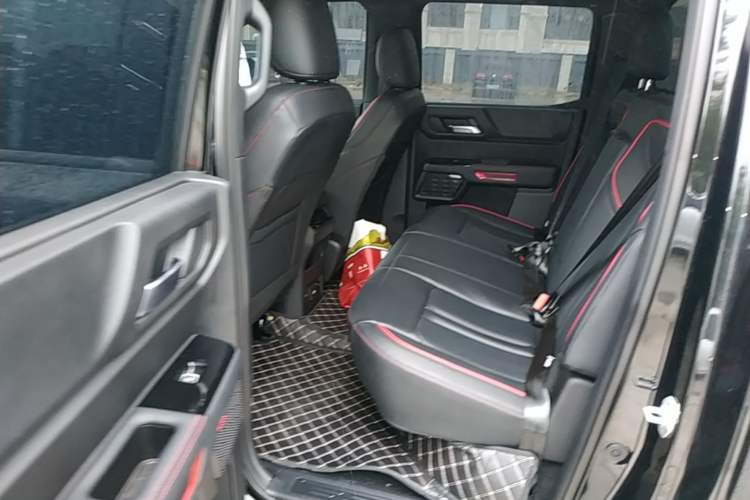 Used JMC DaDao 2024 Gantaner 2.3T Diesel Automatic 4x4 Boundless Edition Left Rear Seat