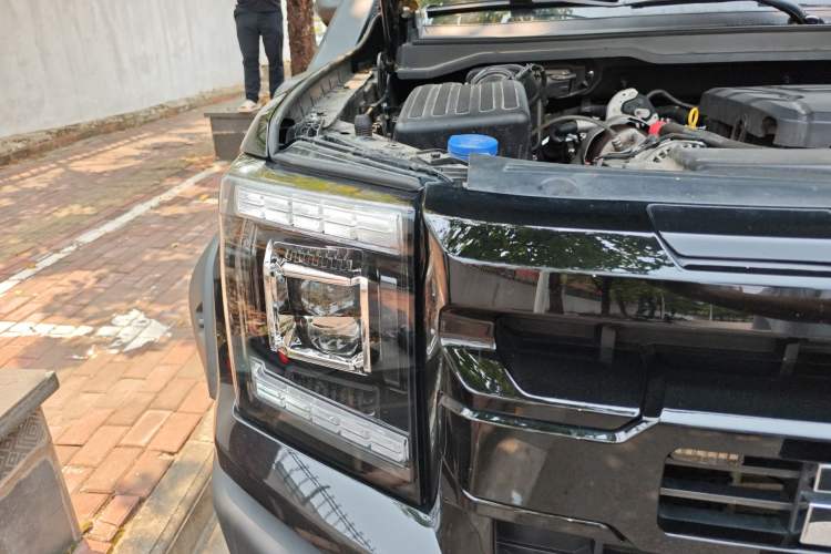 Used JMC DaDao 2024 Explorer 2.3T Diesel Automatic 4x4 Extreme Edition Right Front Headlight