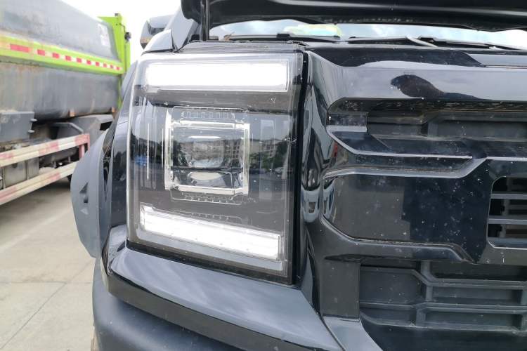 Used JMC DaDao 2024 Explorer 2.3T Gasoline Automatic 4x4 Extreme Edition Right Front Headlight