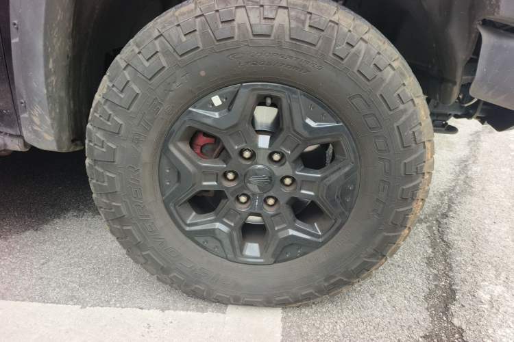 Used JMC DaDao 2024 Gantaner 2.3T Diesel Automatic 4x4 Boundless Edition Right Front Wheel Hub