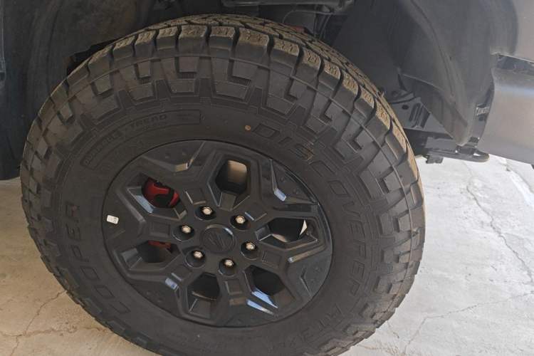 Used JMC DaDao 2024 Explorer 2.3T Gasoline Automatic 4x4 Extreme Edition Right Front Wheel Hub