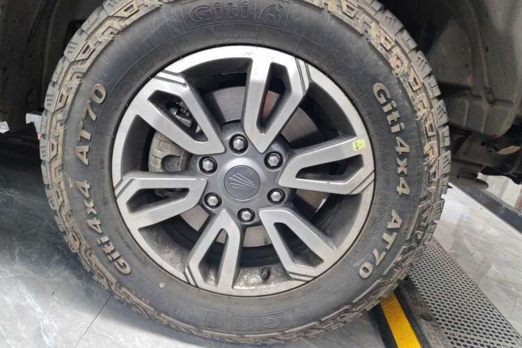 Used JMC DaDao 2024 Mountain Edition 2.3T Diesel Manual 4x4 Standard Wheelbase Comfort Model Right Front Wheel Hub