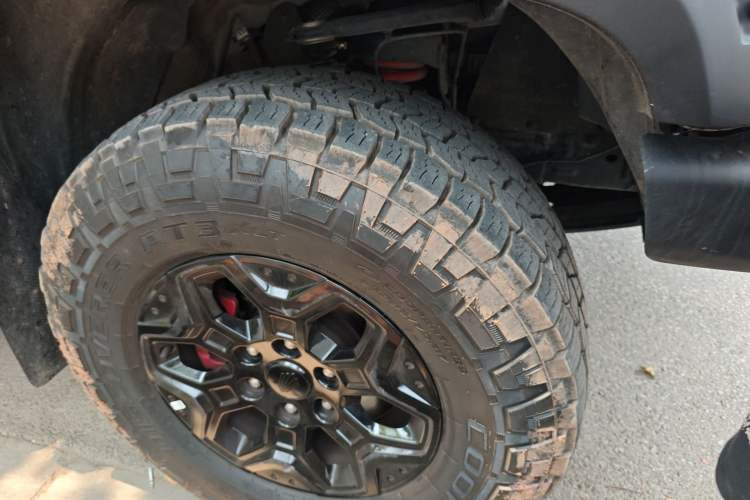 Used JMC DaDao 2024 Explorer 2.3T Diesel Automatic 4x4 Extreme Edition Right Front Wheel Hub