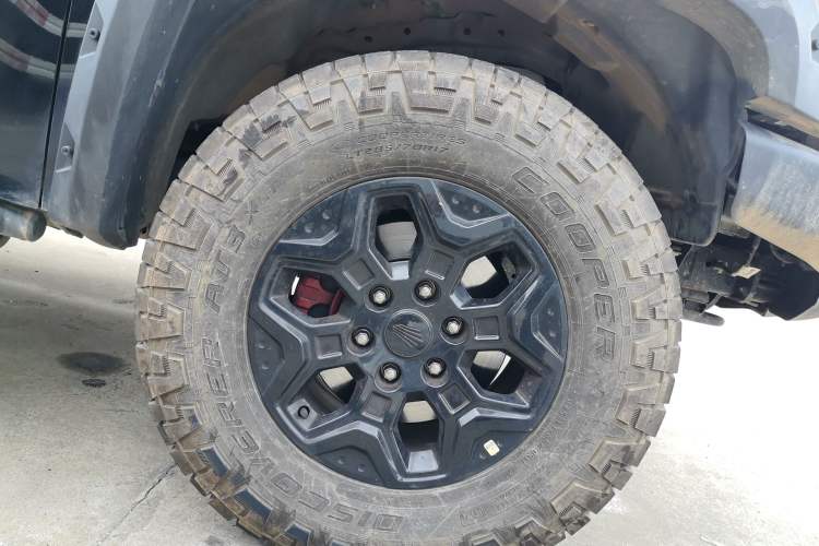 Used JMC DaDao 2024 Explorer 2.3T Gasoline Automatic 4x4 Extreme Edition Right Front Wheel Hub