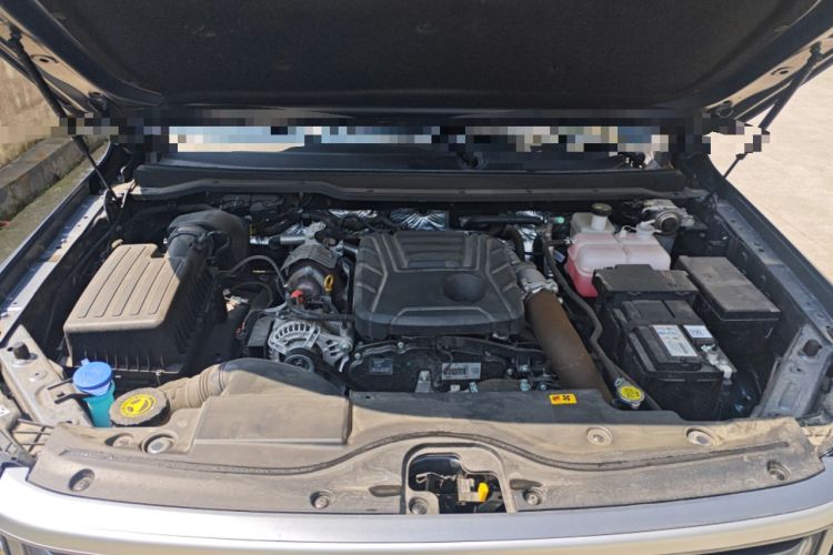 Used JMC DaDao 2024 All-Purpose Model 2.3T Diesel Manual 4x4 Comfort Edition Flat-Bed Cargo Box Engine Bay
