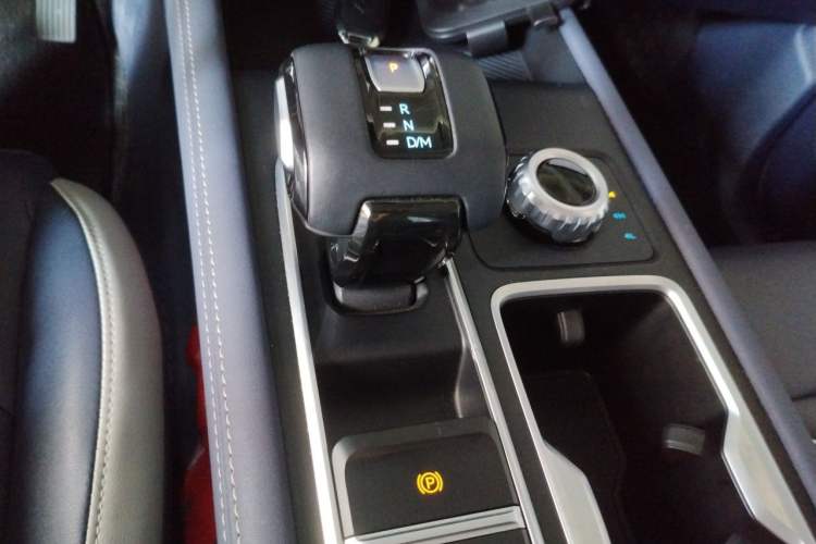 Used JMC DaDao 2024 Mountain Edition 2.3T Diesel Automatic 4x4 Standard Wheelbase Comfort Version Gear Lever