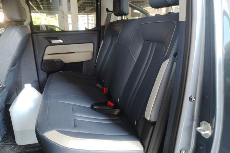 Used JMC DaDao 2024 Mountain Edition 2.3T Diesel Automatic 4x4 Standard Wheelbase Comfort Version Left Rear Seat