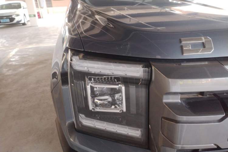 Used JMC DaDao 2024 Mountain Edition 2.3T Diesel Automatic 4x4 Standard Wheelbase Comfort Version Right Front Headlight