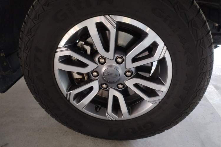 Used JMC DaDao 2024 Mountain Edition 2.3T Diesel Automatic 4x4 Standard Wheelbase Comfort Version Right Front Wheel Hub