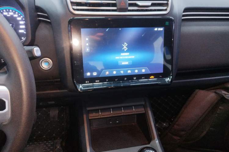Used JMC DaDao 2024 All-Purpose 2.3T Diesel Manual Two-Wheel Drive Standard-Wheelbase Comfort Edition Audio And AC Panel