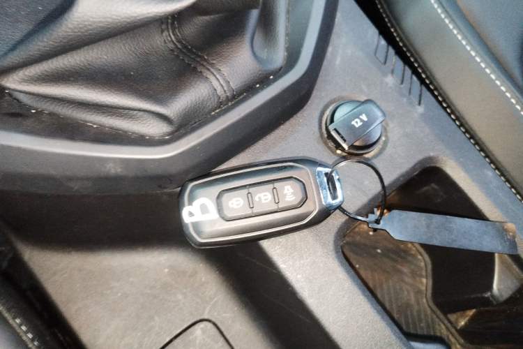 Used JMC DaDao 2024 All-Purpose 2.3T Diesel Manual Two-Wheel Drive Standard-Wheelbase Comfort Edition Interior 1