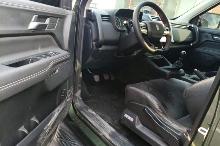 Used JMC DaDao 2024 All-Purpose 2.3T Gasoline Manual 4x4 Standard-Wheel Comfort Edition Driver Seat