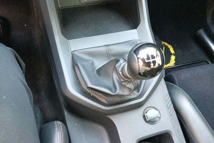 Used JMC DaDao 2024 All-Purpose 2.3T Gasoline Manual 4x4 Standard-Wheel Comfort Edition Gear Lever