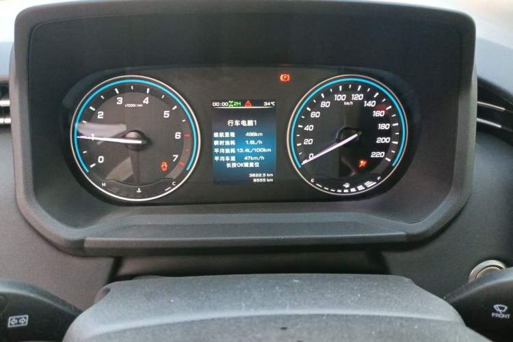Used JMC DaDao 2024 All-Purpose 2.3T Gasoline Manual 4x4 Standard-Wheel Comfort Edition Instrument Cluster