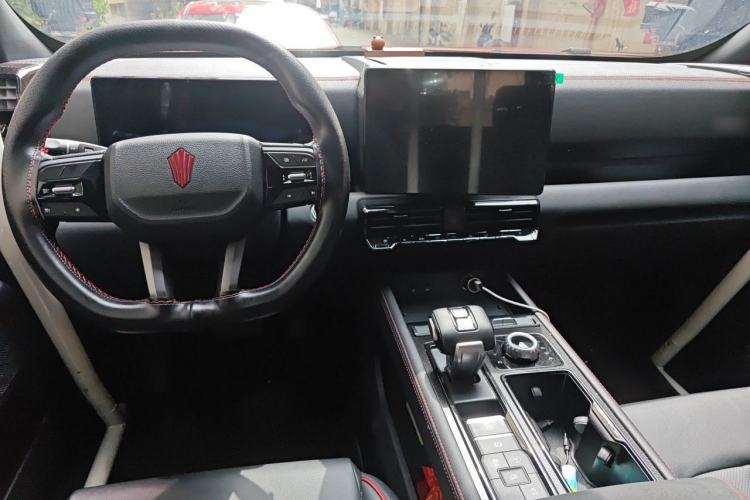 Used JMC DaDao 2024 Explorer 2.3T Gasoline Automatic 4x4 Boundless Edition Center Console