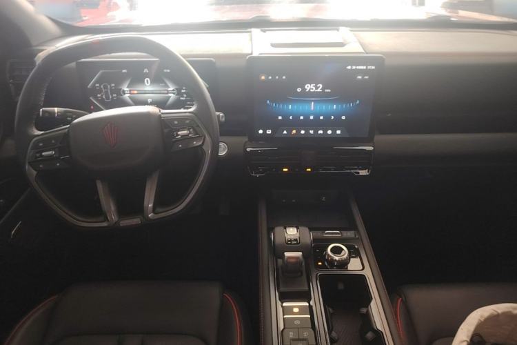 Used JMC DaDao 2024 Explorer 2.3T Diesel Automatic 4x4 Extreme Edition Center Console