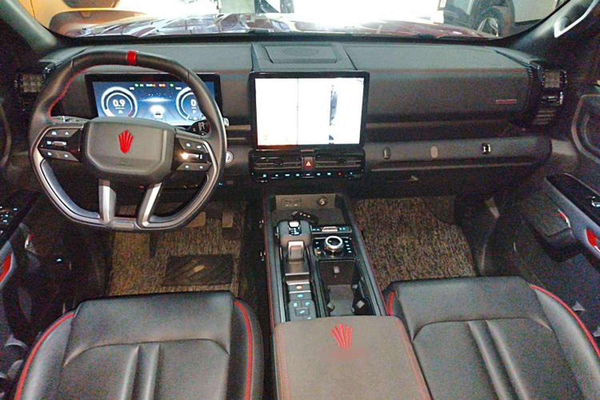 Used JMC DaDao 2024 Explorer 2.3T Gasoline Automatic 4x4 Extreme Edition Center Console
