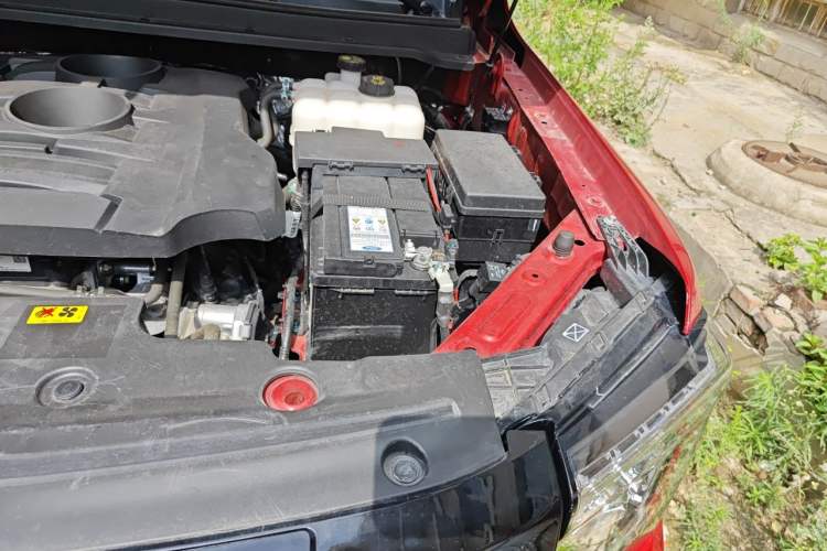 Used JMC DaDao 2024 Explorer 2.3T Gasoline Automatic 4x4 Boundless Edition Engine Bay Left