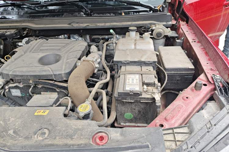 Used JMC DaDao 2024 Explorer 2.3T Diesel Automatic 4x4 Extreme Edition Engine Bay Left