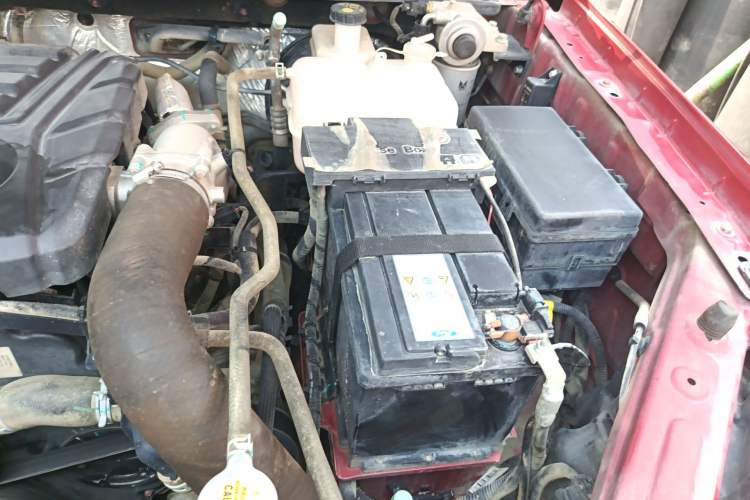 Used JMC DaDao 2024 Explorer 2.3T Diesel Automatic 4x4 Extreme Edition Engine Bay Left