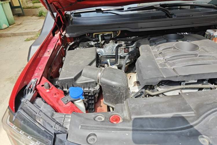 Used JMC DaDao 2024 Explorer 2.3T Gasoline Automatic 4x4 Boundless Edition Engine Bay Right