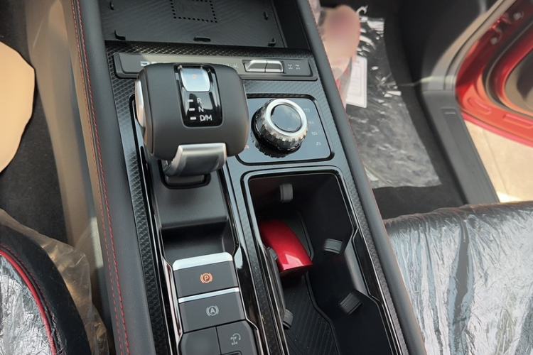 Used JMC DaDao 2024 Explorer 2.3T Diesel Automatic 4x4 Extreme Edition Gear Lever