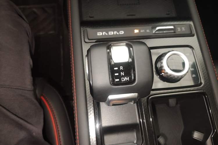 Used JMC DaDao 2024 Explorer 2.3T Diesel Automatic 4x4 Extreme Edition Gear Lever