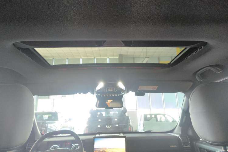 Used JMC DaDao 2024 Explorer 2.3T Gasoline Automatic 4x4 Extreme Edition Headliner
