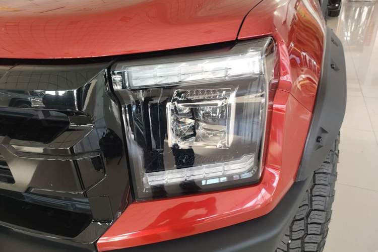 Used JMC DaDao 2024 Explorer 2.3T Diesel Automatic 4x4 Extreme Edition Left Front Headlight