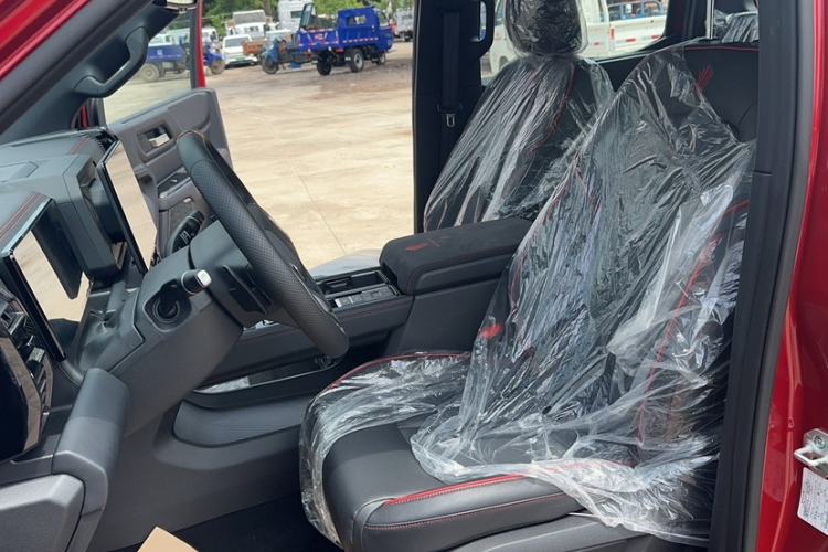 Used JMC DaDao 2024 Explorer 2.3T Diesel Automatic 4x4 Extreme Edition Left Front Seat