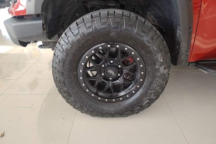 Used JMC DaDao 2024 Explorer 2.3T Diesel Automatic 4x4 Extreme Edition Left Front Wheel Hub