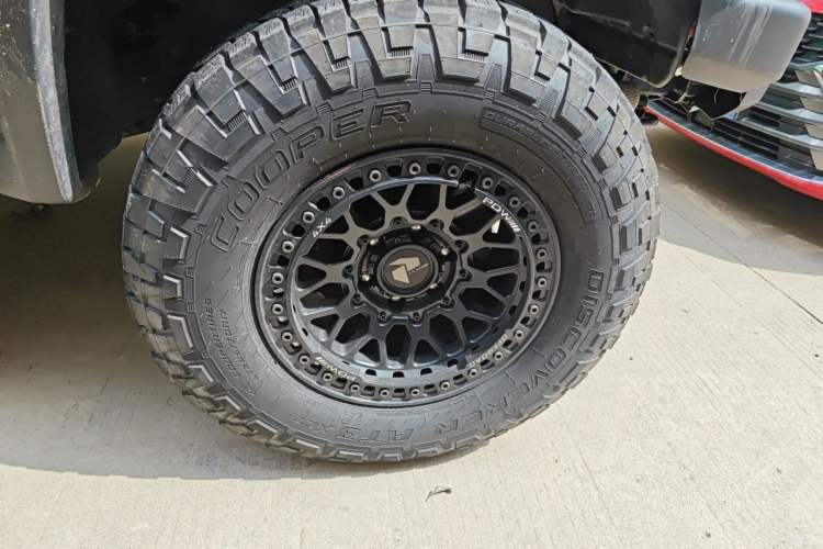 Used JMC DaDao 2024 Explorer 2.3T Gasoline Automatic 4x4 Boundless Edition Right Front Wheel Hub