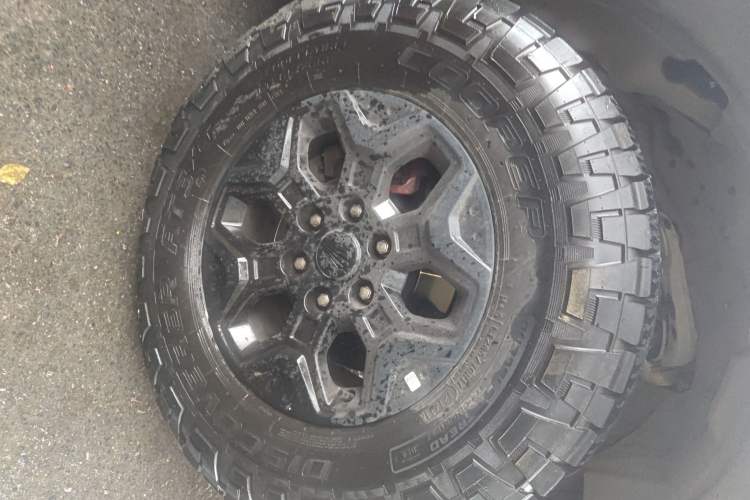 Used JMC DaDao 2024 Explorer 2.3T Diesel Automatic 4x4 Extreme Edition Right Front Wheel Hub