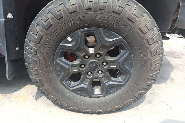 Used JMC DaDao 2024 Explorer 2.3T Diesel Automatic 4x4 Extreme Edition Right Front Wheel Hub