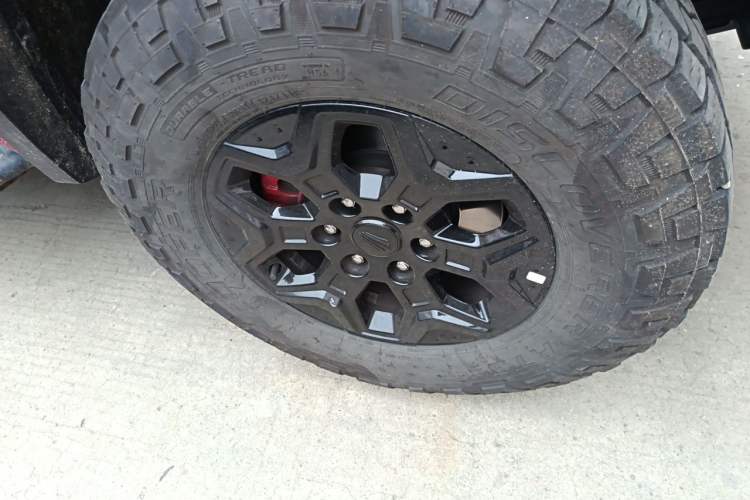 Used JMC DaDao 2024 Explorer 2.3T Gasoline Automatic 4x4 Boundless Edition Right Front Wheel Hub