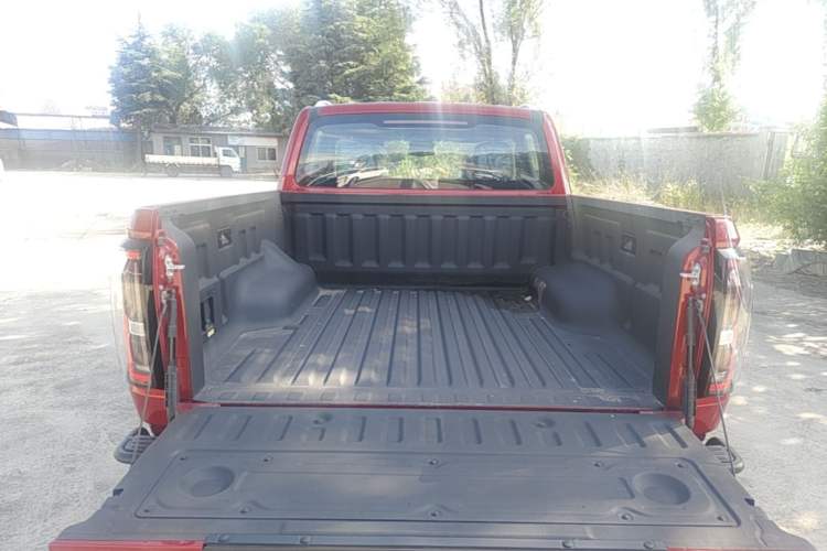 Used JMC DaDao 2024 Explorer 2.3T Diesel Automatic 4x4 Extreme Edition Trunk