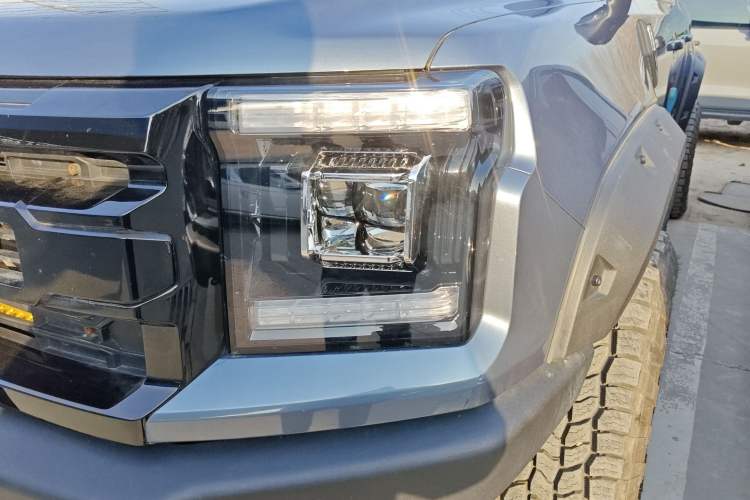 Used JMC DaDao 2024 Gantaner 2.3T Diesel Automatic 4x4 Boundless Edition Left Front Headlight