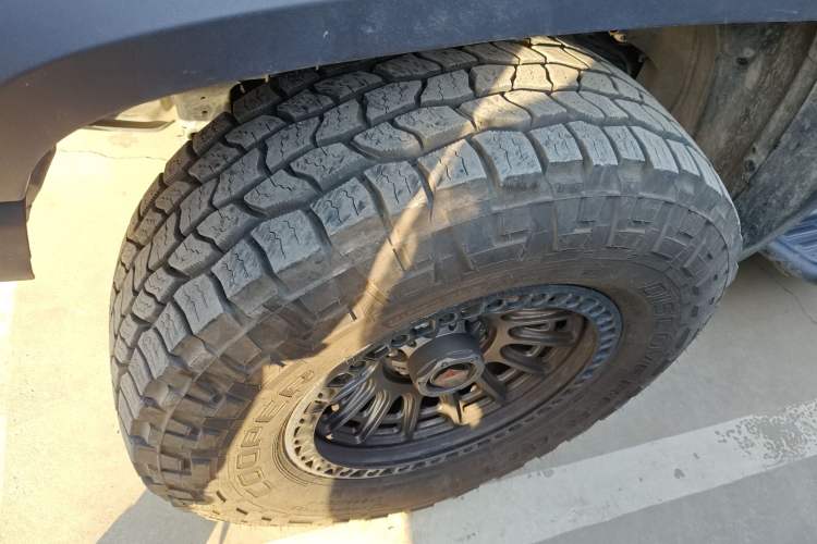 Used JMC DaDao 2024 Gantaner 2.3T Diesel Automatic 4x4 Boundless Edition Left Front Wheel Hub