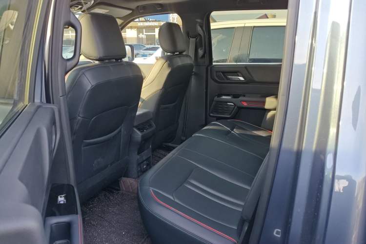 Used JMC DaDao 2024 Gantaner 2.3T Diesel Automatic 4x4 Boundless Edition Left Rear Seat