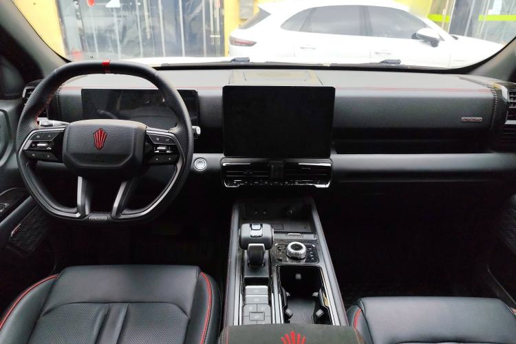 Used JMC DaDao 2024 Explorer 2.3T Gasoline Automatic 4x4 Extreme Edition Center Console