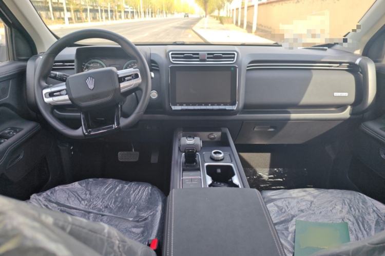 Used JMC DaDao 2024 Mountain Edition 2.3T Diesel Automatic 4x4 Long Wheelbase Comfort Model Center Console